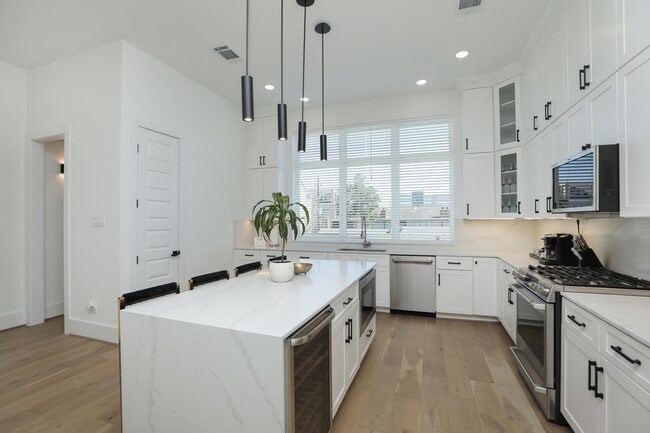 Photo - 5704 Fairdale Ln