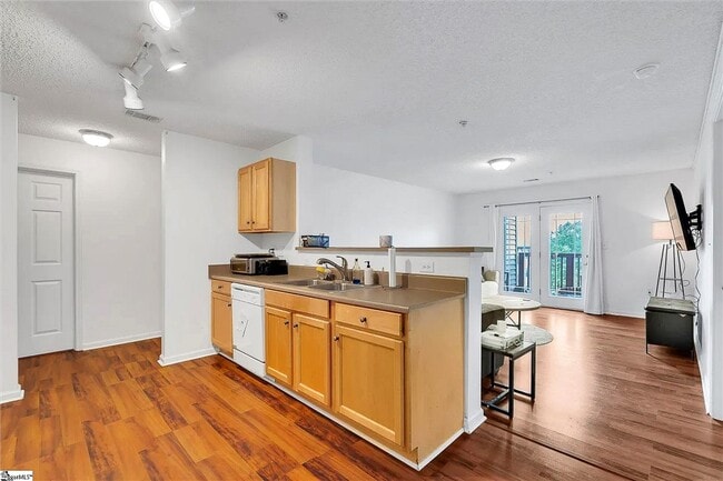 Building Photo - 1412 Harts Ridge Dr