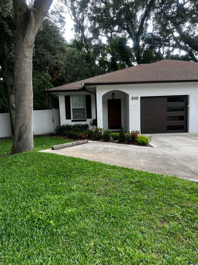 Building Photo - 312 Poinsetta Dr