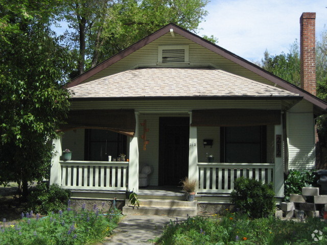 Building Photo - Charming Home Steps from UC Davis Campus