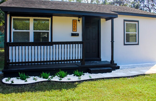 Photo - 720 East Harbor Dr S