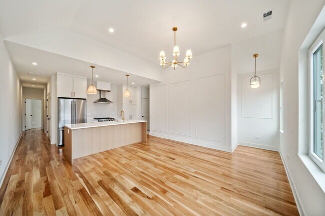 Photo - 1355 W 16th St