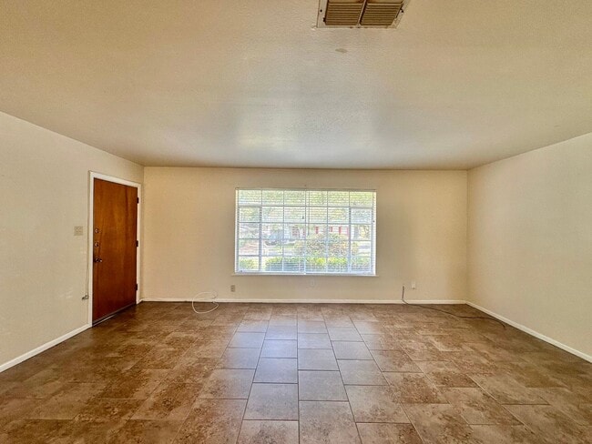 Photo - Spacious 3 bedroom 2 bathroom home in Tyler!