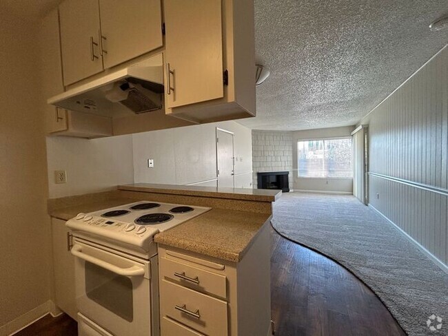 Building Photo - Upstairs Charming 1 bedroom with Large Pat... Rental