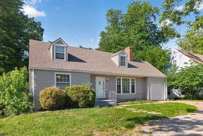 Building Photo - Your Next Home Awaits: 4BR/2BA in Desirable Prairie Village Location!