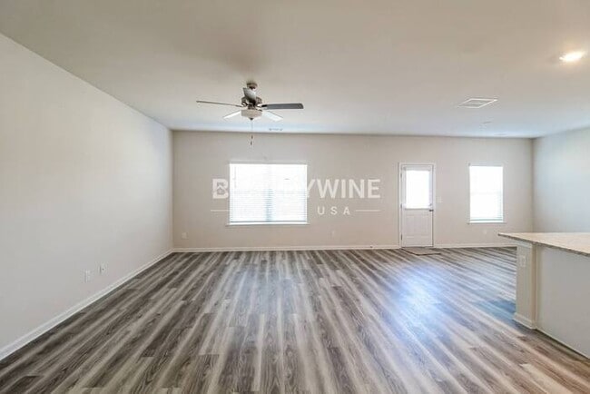 Photo - 151 Avondale Blvd SE