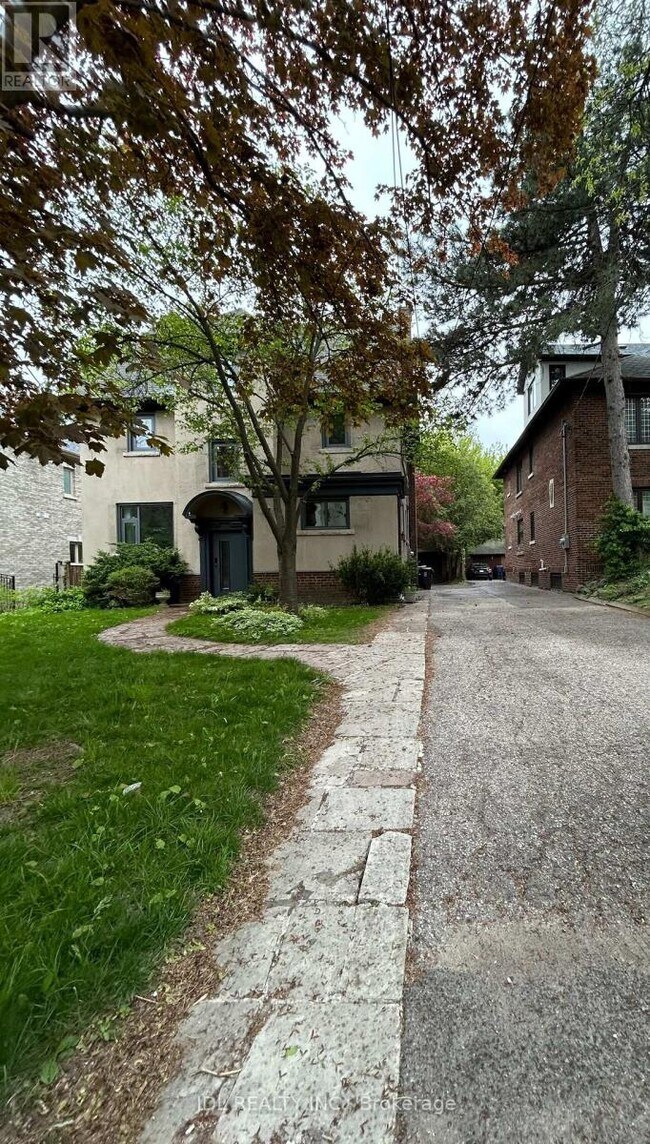 Photo - 19 Glengrove Ave E