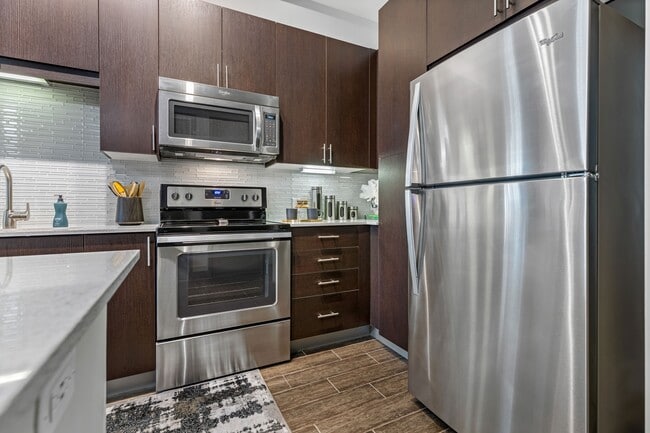 Photo - Pearl Dadeland