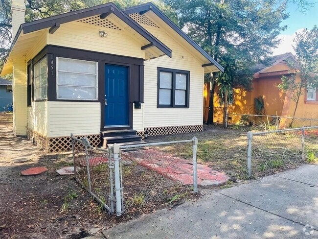Building Photo - Lovely two bedroom one bathroom cottage Rental