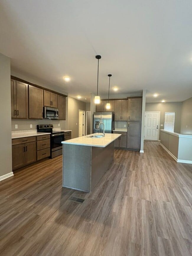 Building Photo - Newly Built 3bed and 3bath Townhome
