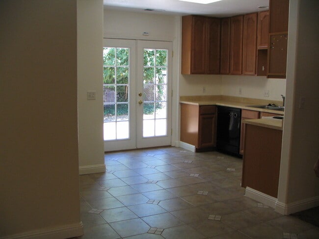 Photo - 802 W 4th Ave