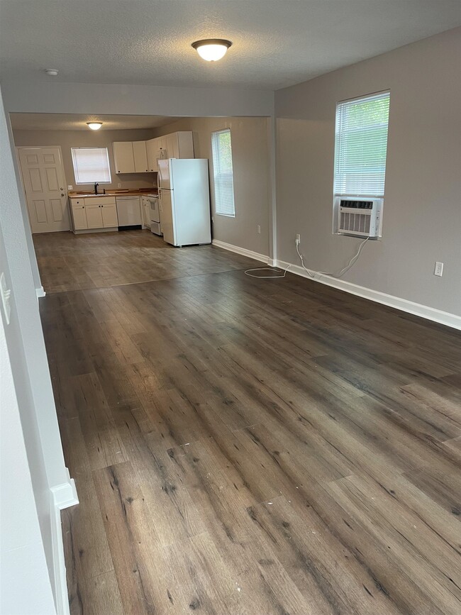 Photo - 14 Blanche Ln