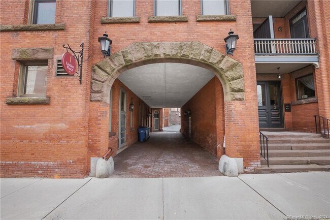 Photo - 1 Linden Pl Unidad 206