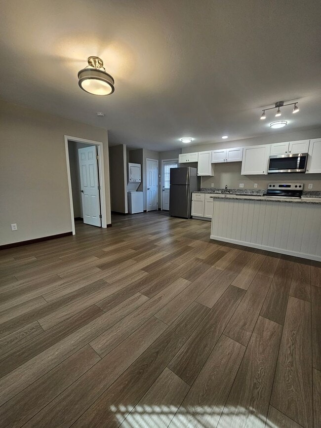 Photo - (1) Bed/(1) Bath Newly Remodeled Avail Mid-July! Direct Access off Alameda.