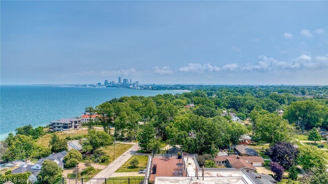 Photo - 11720 Edgewater Dr Unit 608