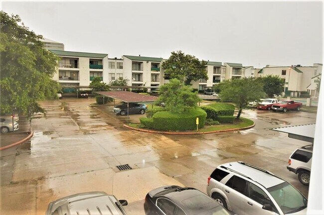 Photo - 2824 S Bartell Dr Unidad G213