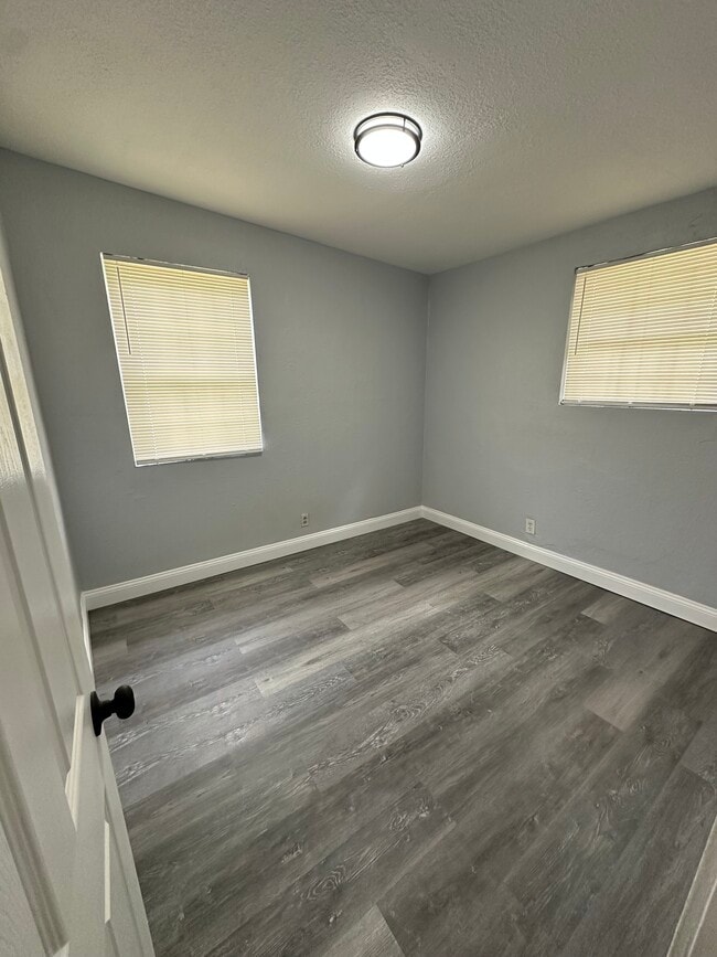 Photo - 1980 W 24th St