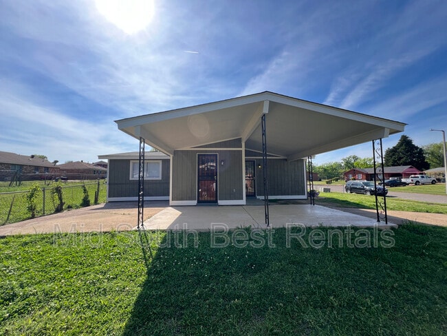 Photo - 481 Tuton Cove