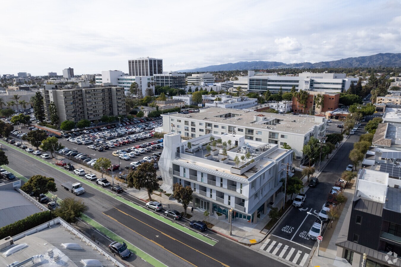 Photo - 2225 Broadway