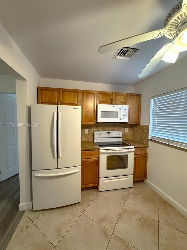 Photo - 1050 SW 30th St