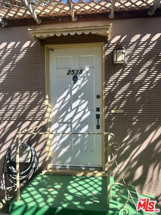 Building Photo - 2536 Military Ave Unit 2538 1/2 Rental