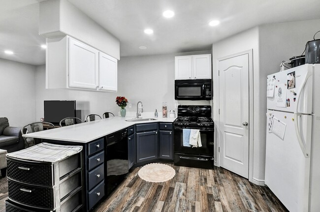 Photo - 2112 Dakota Ave