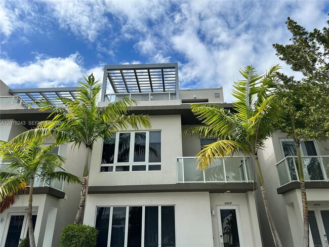 Photo - 6404 NW 105th Pl