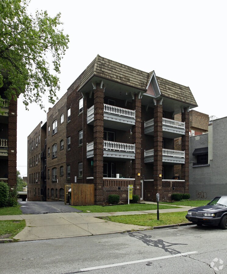 St Regis Apartments For Rent In Cleveland Heights Oh Forrent Com