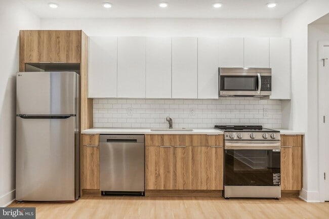 Building Photo - 3952 Lancaster Ave Unit 302