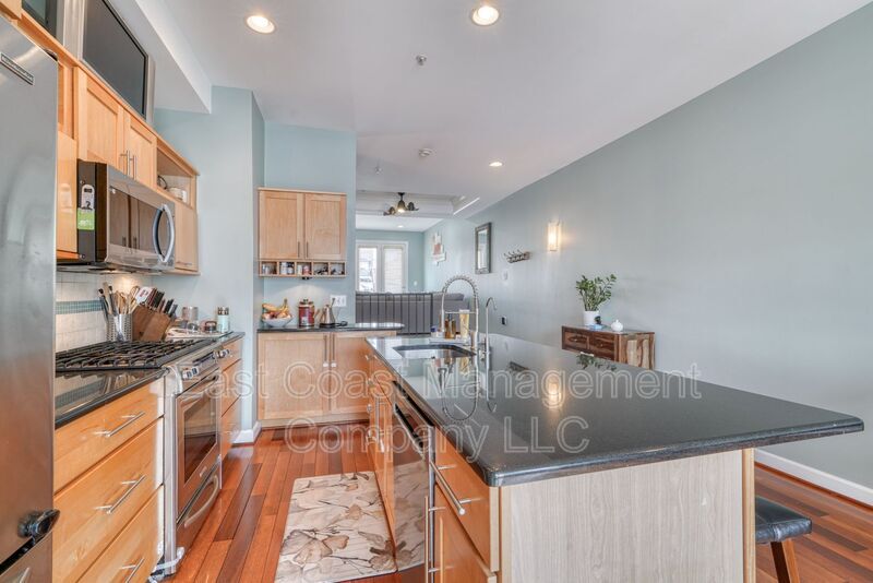 Photo - 928 S Robinson St