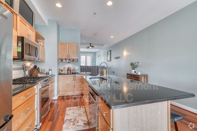 Building Photo - 928 S Robinson St Rental