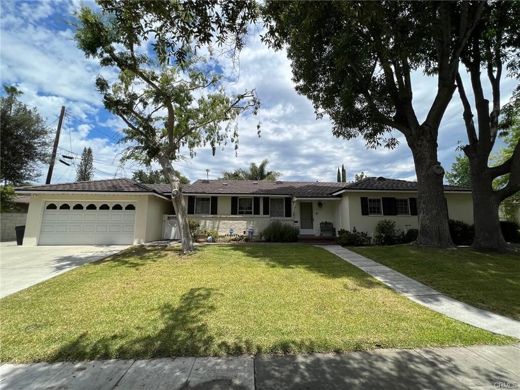 Photo - 2855 Woodlawn Ave House