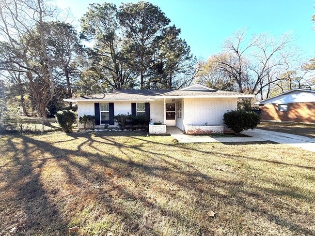 Building Photo - ** 3 Bed 2 Bath located off Woodley road ** Call 334-366-9198 to schedule a self tour