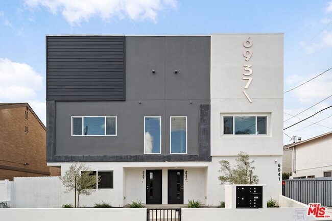 Building Photo - 6941 1/2 Simpson Avenue Unit Rental