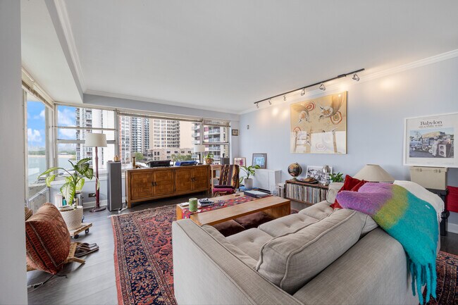 Photo - 6157 N Sheridan Rd