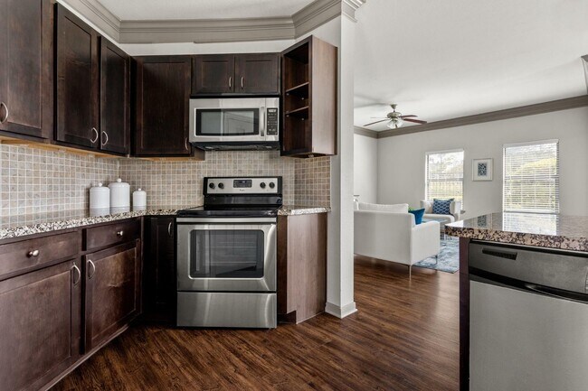 Avenues at Northpointe - Kitchen - Avenues at Northpointe Apartments