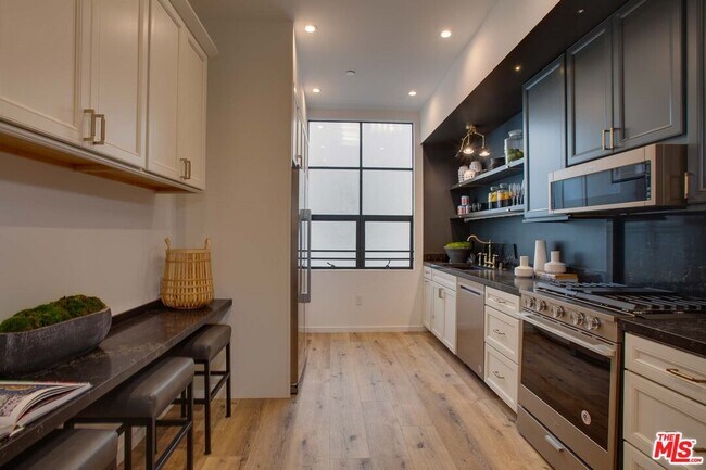 Photo - 1256 N Las Palmas Ave