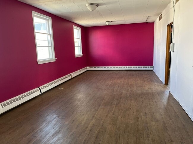 Photo - 2 Bed 1.5 Bath Unit in Red Deer, AB Unit E