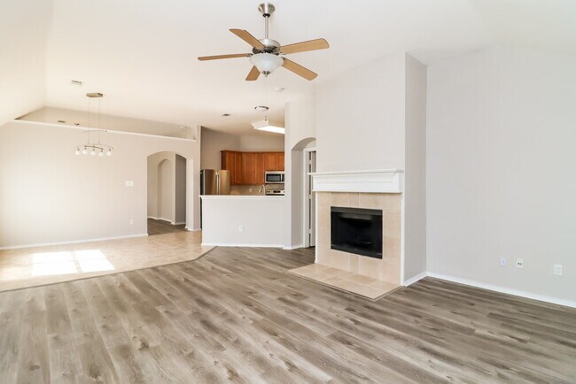 Photo - 4600 Summer Oaks Ln