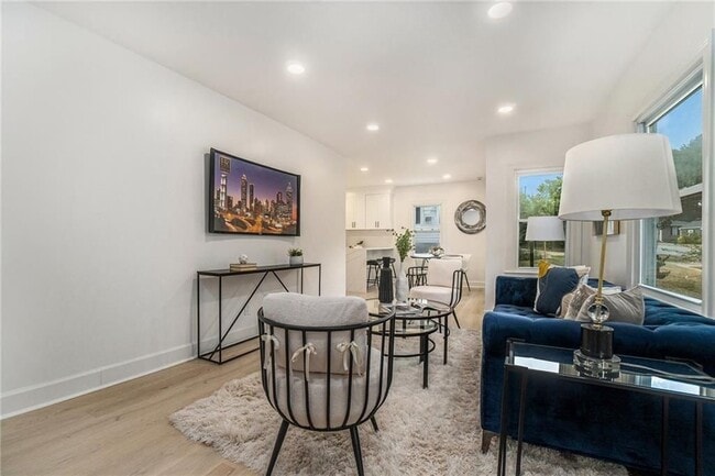 Photo - 2539 Glendale Cir SE