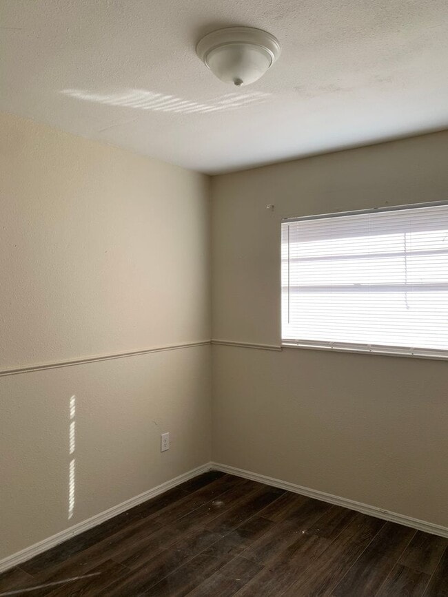 Photo - Single Family House 4bed/2bath Rent $1850/month ready June 2026