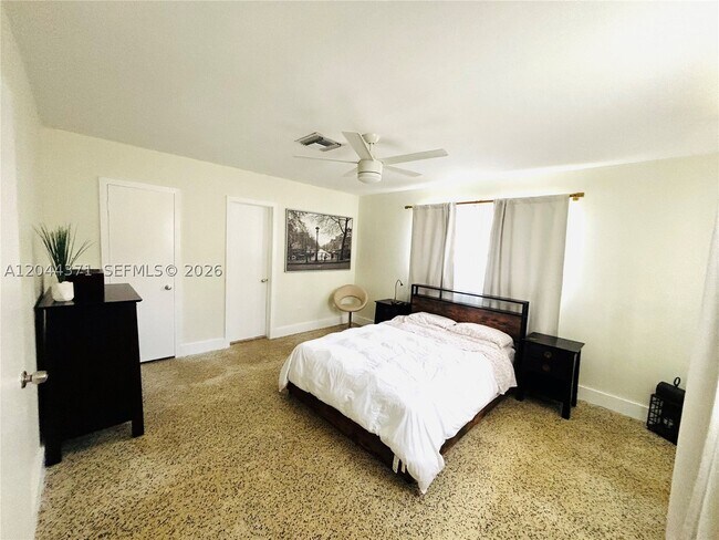 Photo - 2150 NE 172nd St Unit B