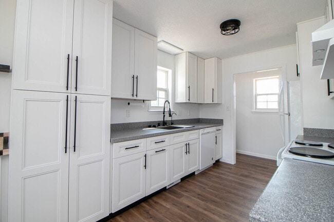 Photo - 107 Sidney Ct