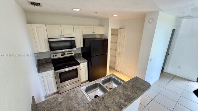 Photo - 2000 Freeport Dr Unit 4107