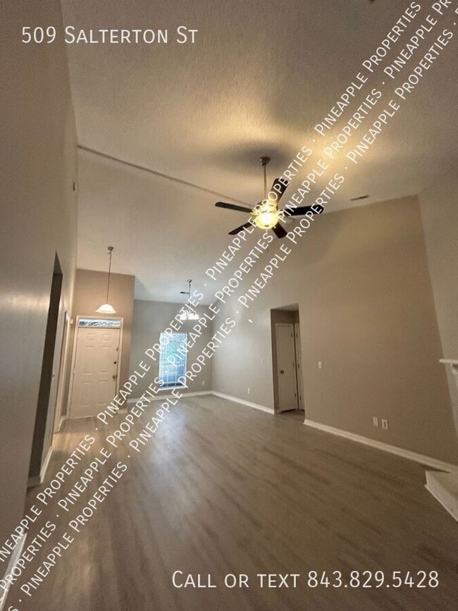 Photo - 509 Salterton St