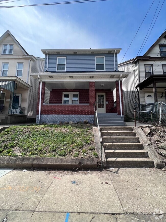 Building Photo - Updated 2BR house with Garage!