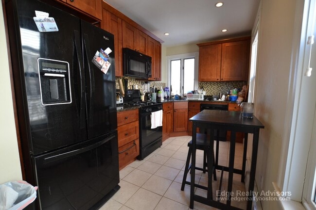 Photo - 81 Surrey St