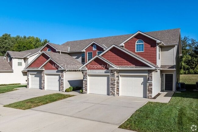 Building Photo - 3 Bedroom Luxury Townhome for rent in Lee's Summit
