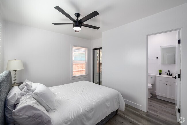 3BR, 2BA - Primary Bedroom - 2949-2957 Kalmia St