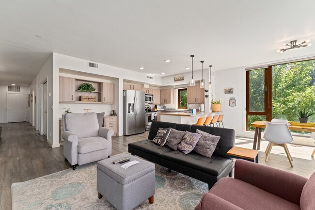 Photo - 2220 W Woodin Ave